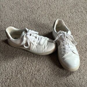 Mia White Casual Sneakers